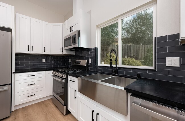 Foto del edificio - 7246 Canyon Hill Way