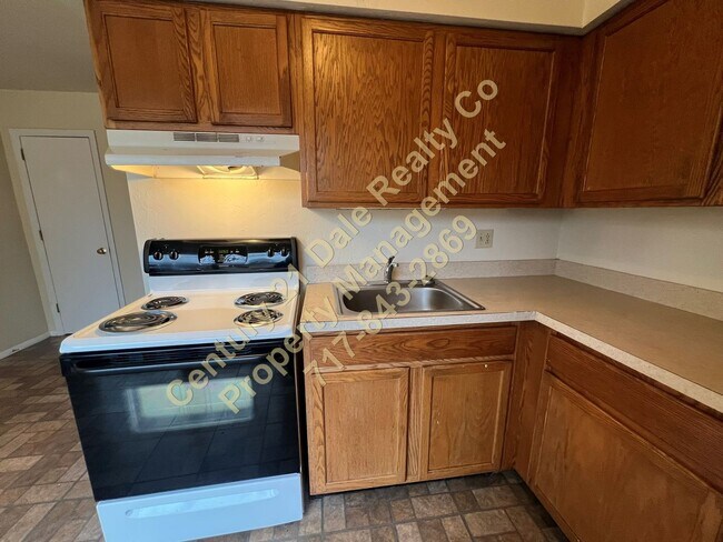 Building Photo - 2BR, 1.5 Bath in Dallastown School District