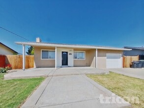 Building Photo - 207 Roger St