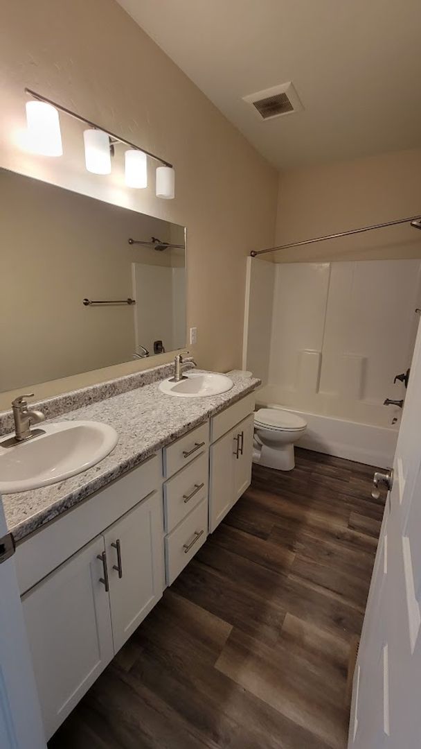 Foto del edificio - Modern 2020 3-Bedroom 2-Story Townhome Near Mesa Mall