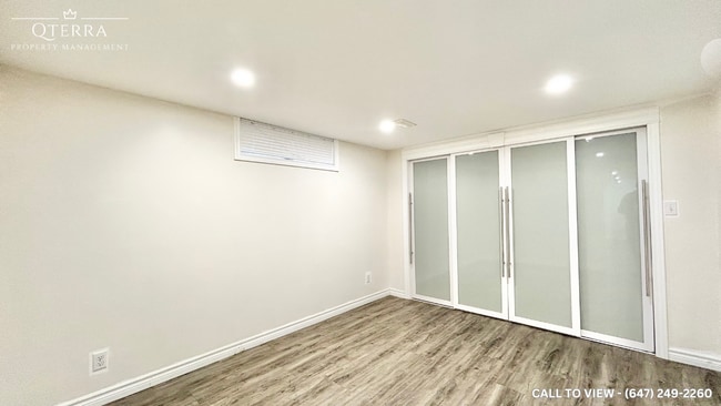 Building Photo - 420 Midwood Cres