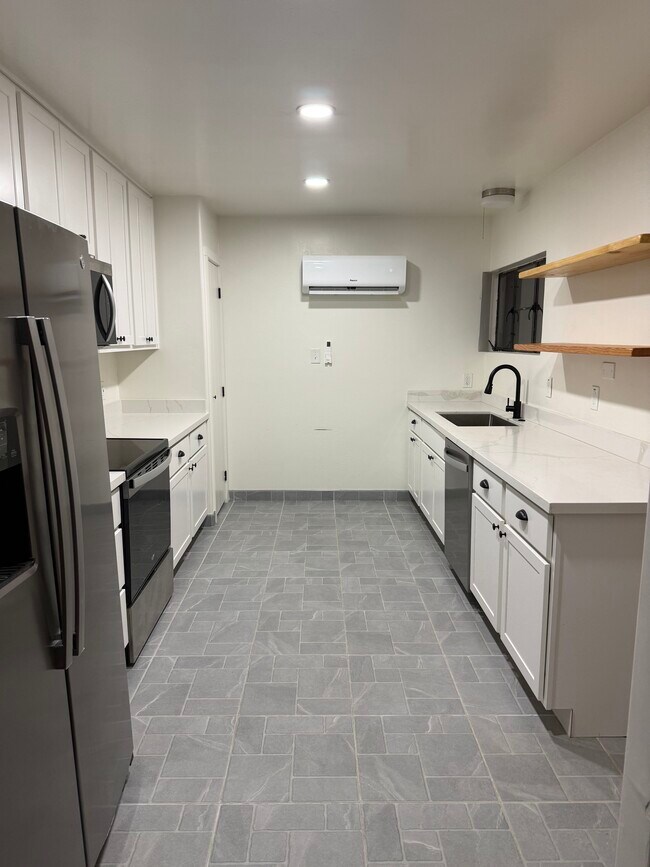Foto del edificio - 1225 S Maple Ave