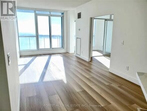 Building Photo - 8 York St