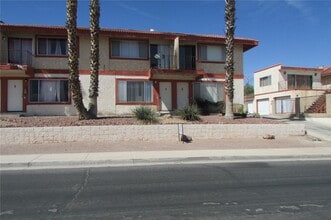 Building Photo - 1085 Chaparral Dr