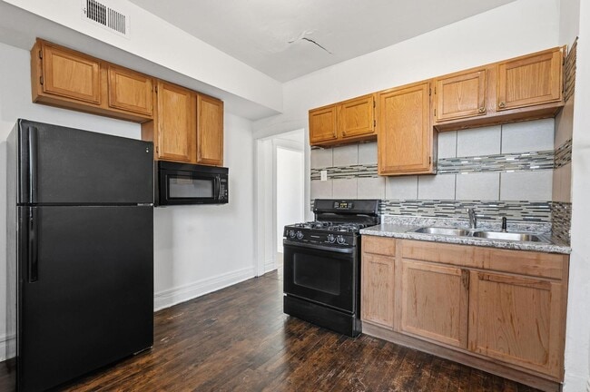 Foto del edificio - 3752 W Division St