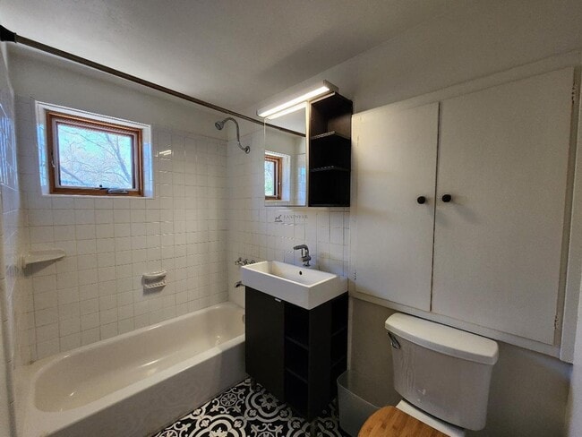 Building Photo - 235 Irvine St