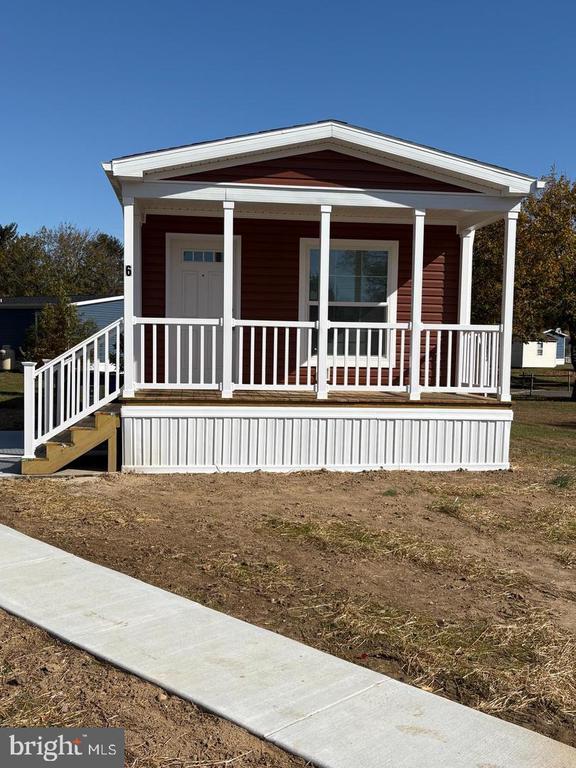Building Photo - 6 Greenwood Cir