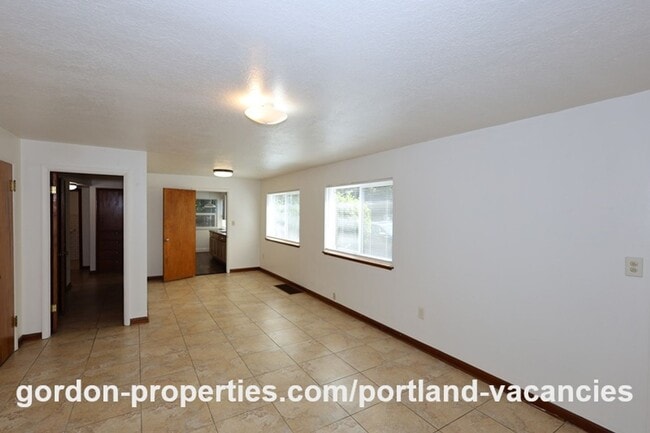 Building Photo - 2803 NE Hoyt St