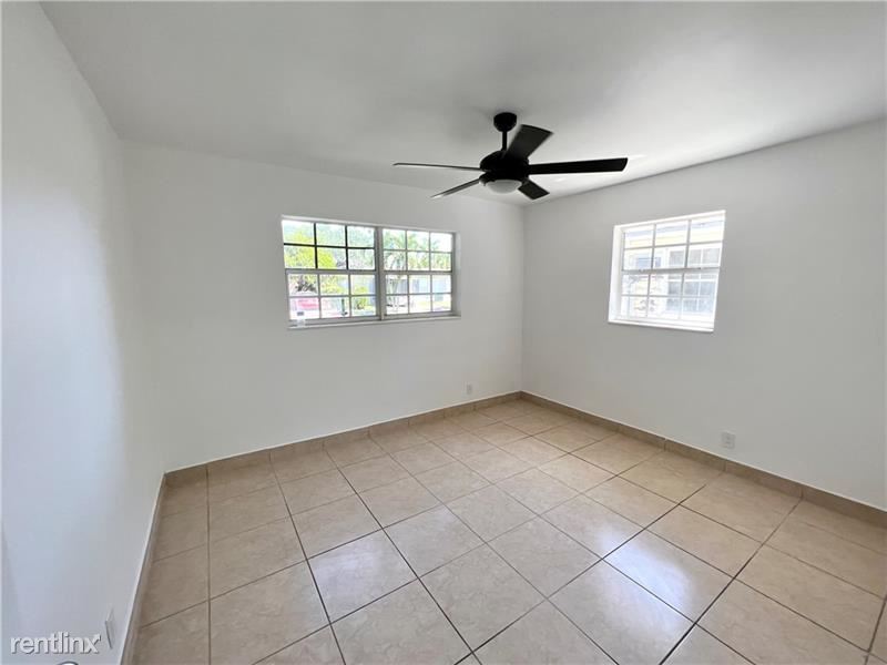 Primary Photo - 2 br, 1 bath House - 825 SW 6th St # B