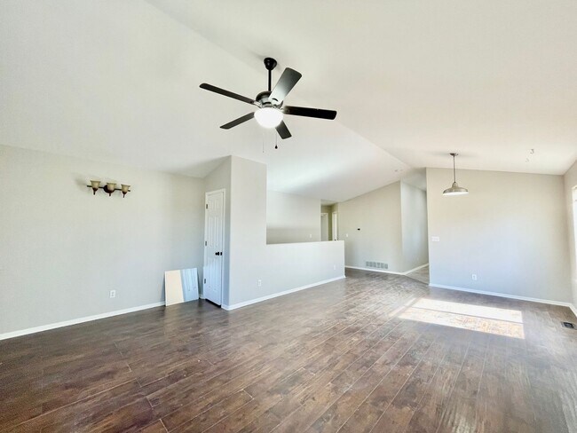 Building Photo - Recently Updated 5-Bed, 3-Bath Home in Evans
