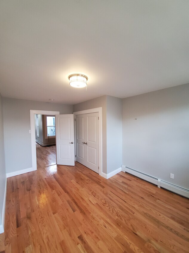 Primary Photo - 18 Poplar St