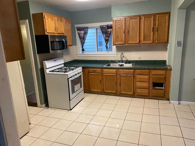 Foto del edificio - Spacious 3-Bedroom Home for Rent in North ...
