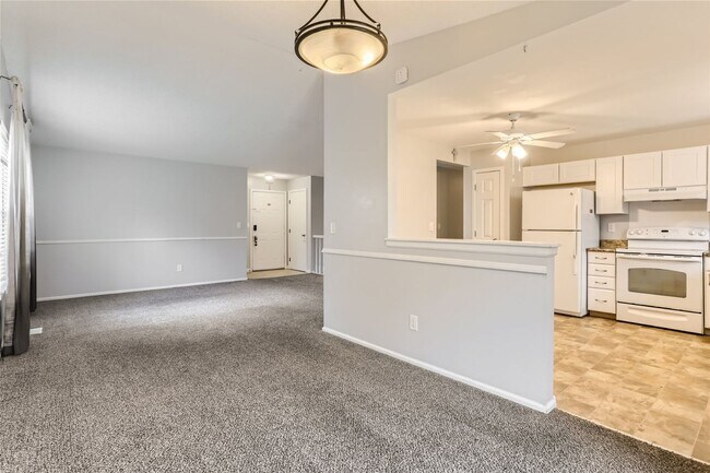 Foto del edificio - Spacious 5 Bedroom 2 Bath Single Family Home