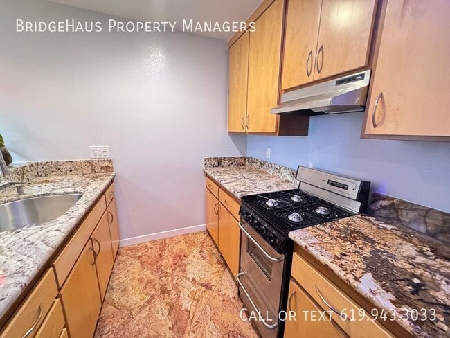 Building Photo - 1625 Hotel Cir S