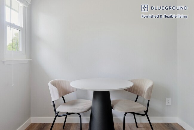 Foto del edificio - 838 Roble Ave