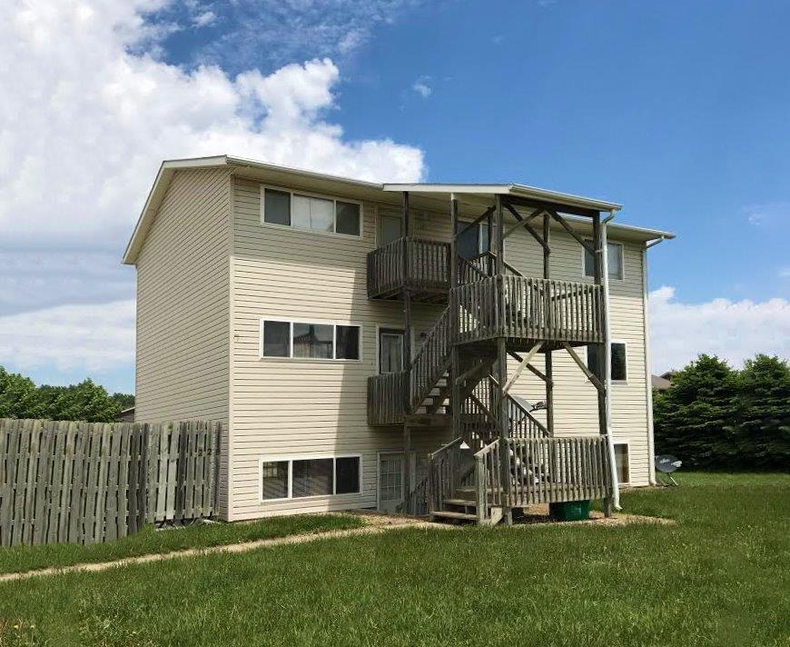 1220 E Clark St Unit 1, Vermillion, SD 57069 Room for Rent in