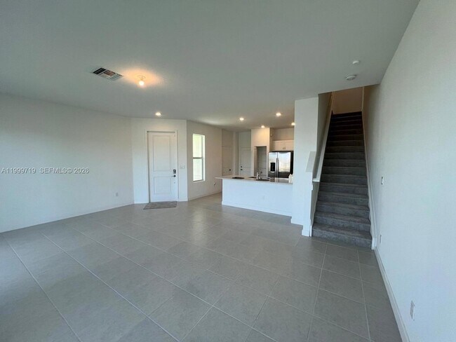 Foto del edificio - 6931 Harbours Edge Ave