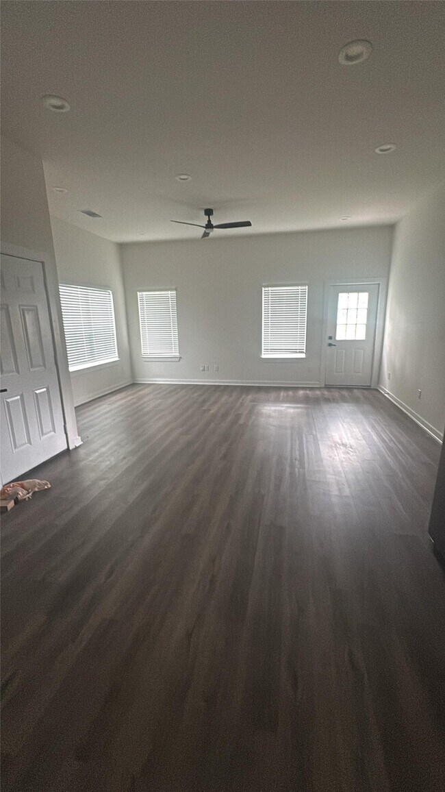 Foto del edificio - 605 Center St