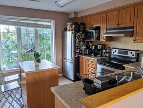 Building Photo - 70 Edenvale Dr