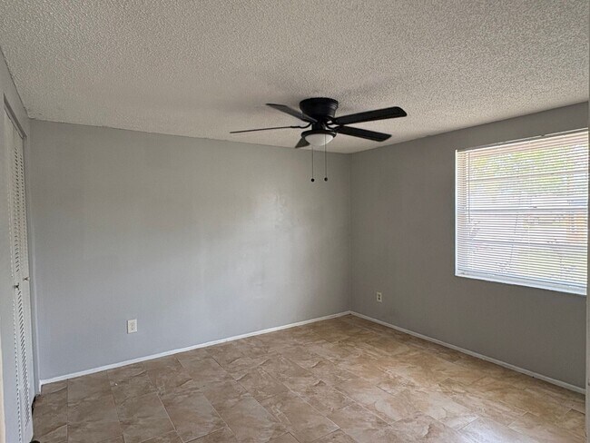 Foto del edificio - 512 60th Ave Terrace W
