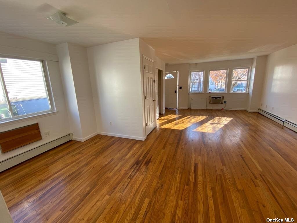 Primary Photo - 93-17 90th Ave