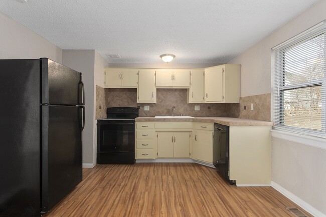 Building Photo - 18618 Shoshone Ct