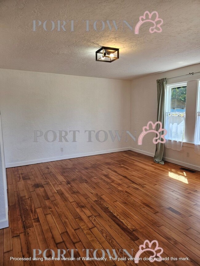 Building Photo - 1 Bed/1Bath Bottom Floor