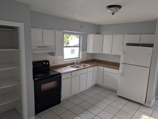 Building Photo - 1316 Holmes Ave