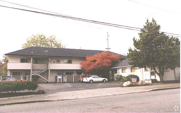 Building Photo - 1423-1437 NE 47th Ave
