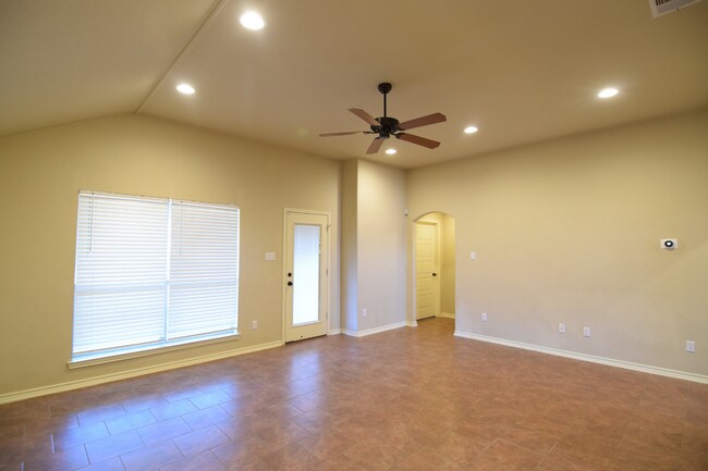 Building Photo - 3511 Breeder Ln