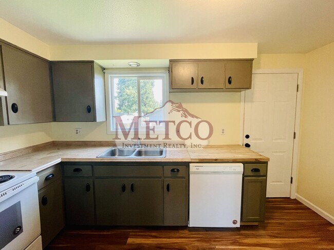 Building Photo - 24501