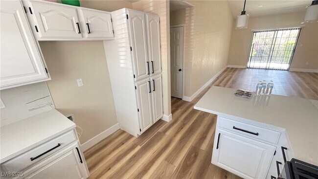 Foto del edificio - 2851 S Valley View Blvd