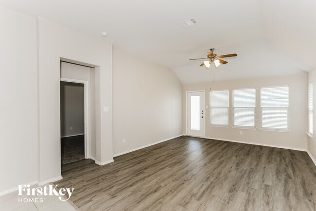 Building Photo - 2540 Old Buck Dr