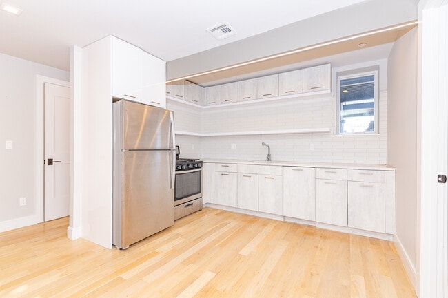 Building Photo - 200 Clifton Pl