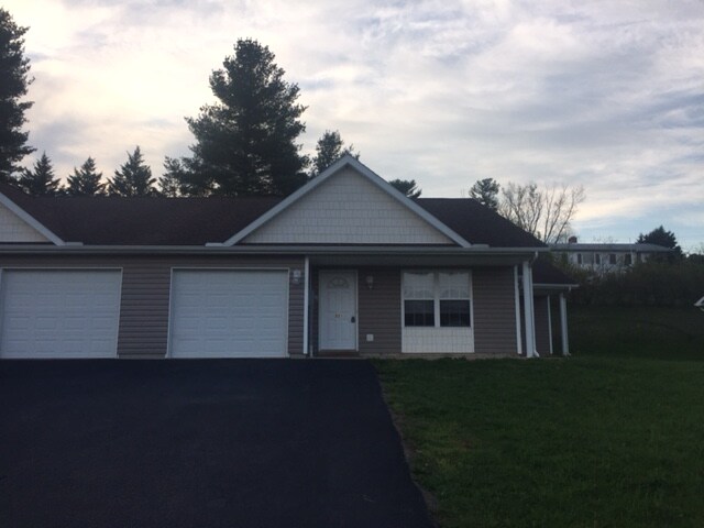 Primary Photo - 501 Ledge Dr