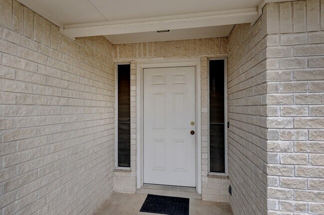 Building Photo - 212 Oak Hill Dr