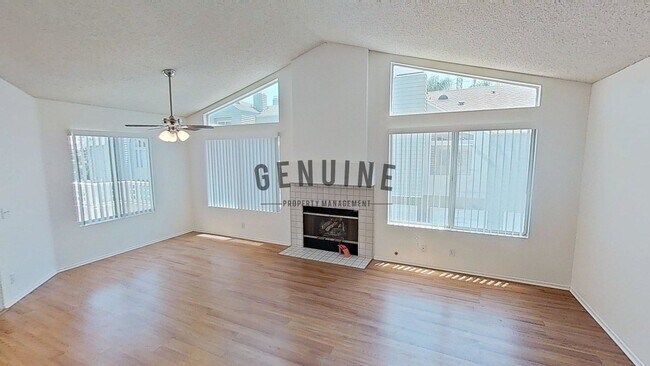 Building Photo - Charming 1Bd Upstairs Condo w/ Den & Garage