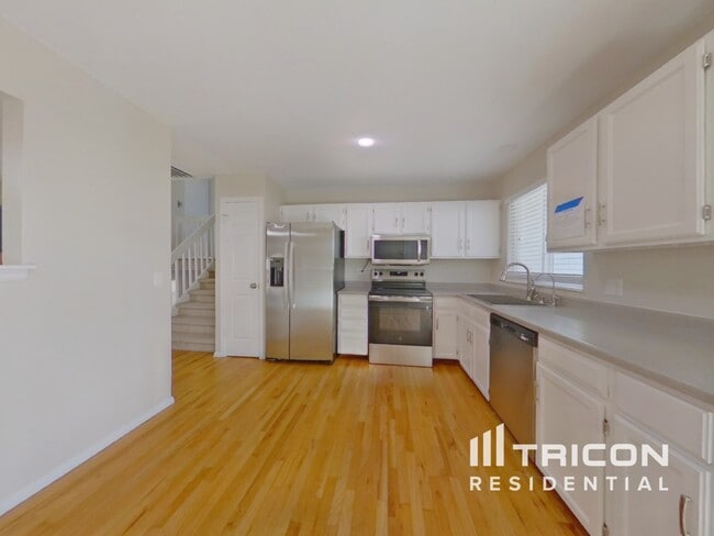 Building Photo - 10025 Alcott St