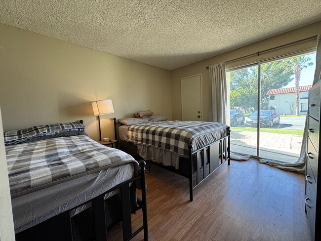 Foto del edificio - Fully Furnished One Bedroom Condo in Deser...