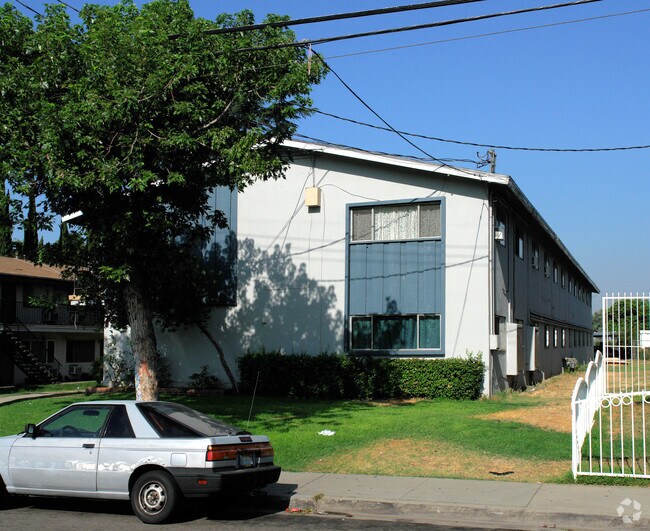 Foto del edificio - 10380 Vernon Ave
