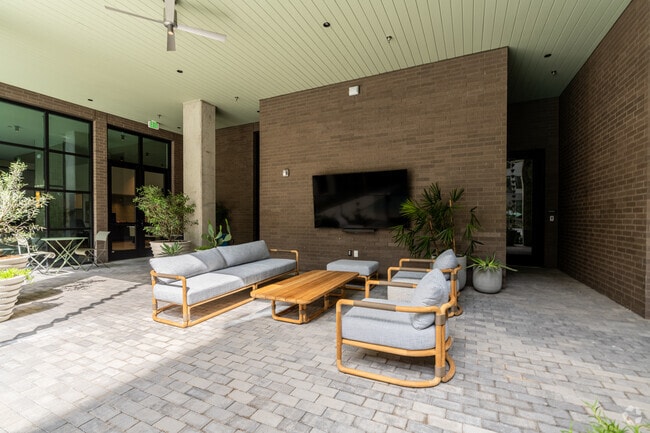 Outdoor Lounge - The Saint George