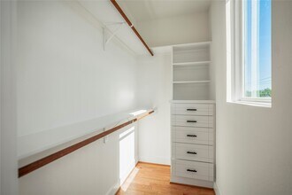 Building Photo - 6320 Del Rio St