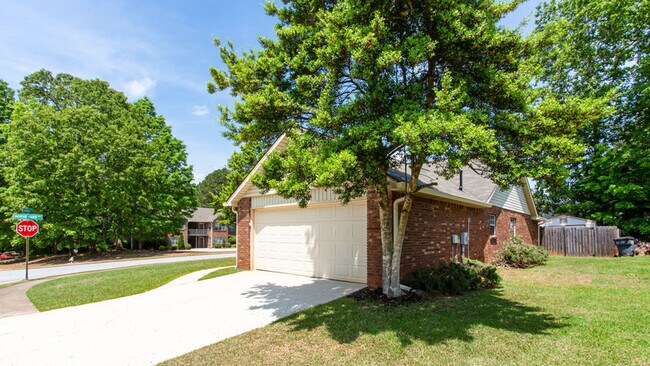 Building Photo - 103 Oakwood Cir