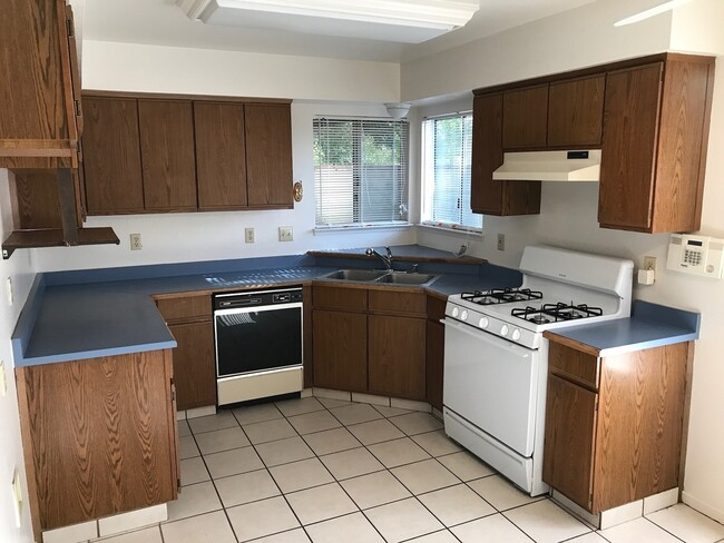 Building Photo - 5233 W Iris Ct