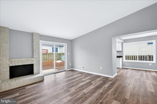 Building Photo - 6901 Vantage Dr