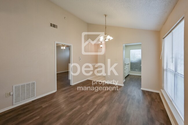 Foto del edificio - $1,549! 2/Bed1.5Bath duplex in Arlington! ...