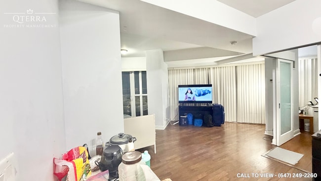 Photo du bâtiment - 50 Absolute Av