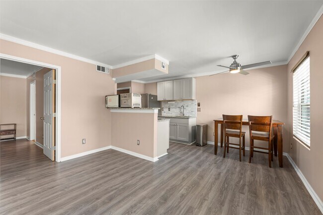 Foto del edificio - 2750 Holly Hall St