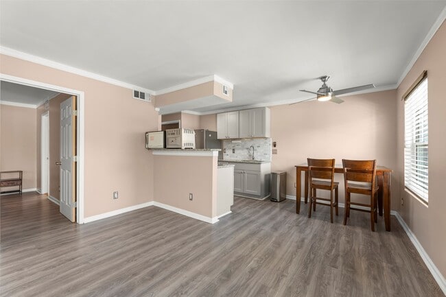 Building Photo - 2750 Holly Hall St
