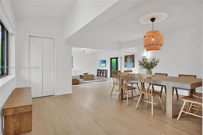 Foto del edificio - 125 NE 150th St
